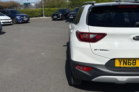 YN68YUA Kia Stonic 1.6 CRDi First Edition Euro 6 (s/s) 5dr Thumbnail #35