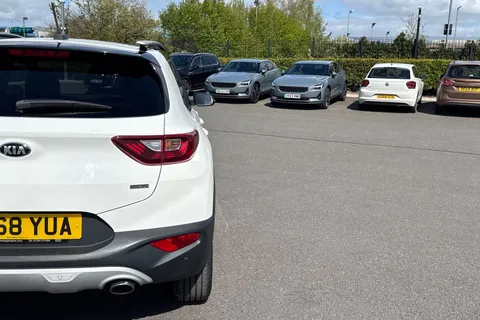 YN68YUA Kia Stonic 1.6 CRDi First Edition Euro 6 (s/s) 5dr Thumbnail #36