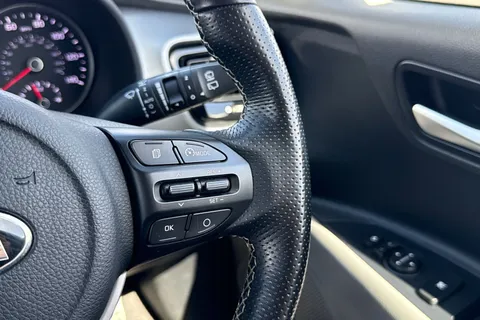 YN68YUA Kia Stonic 1.6 CRDi First Edition Euro 6 (s/s) 5dr Thumbnail #39