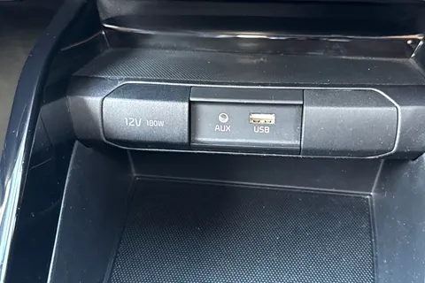 YN68YUA Kia Stonic 1.6 CRDi First Edition Euro 6 (s/s) 5dr Thumbnail #52