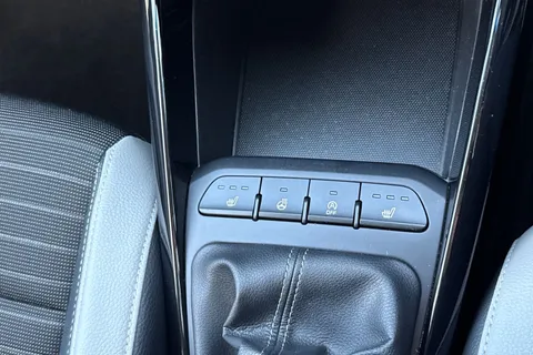 YN68YUA Kia Stonic 1.6 CRDi First Edition Euro 6 (s/s) 5dr Thumbnail #53