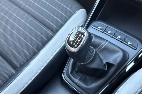 YN68YUA Kia Stonic 1.6 CRDi First Edition Euro 6 (s/s) 5dr Thumbnail #54