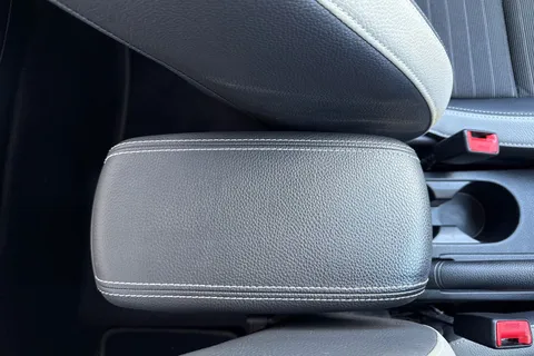 YN68YUA Kia Stonic 1.6 CRDi First Edition Euro 6 (s/s) 5dr Thumbnail #57