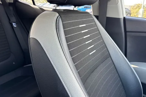 YN68YUA Kia Stonic 1.6 CRDi First Edition Euro 6 (s/s) 5dr Thumbnail #59