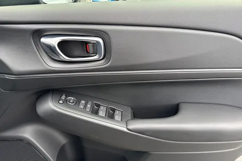 GY73WTC Honda HR-V 1.5 eHEV Elegance 5dr CVT Thumbnail #24