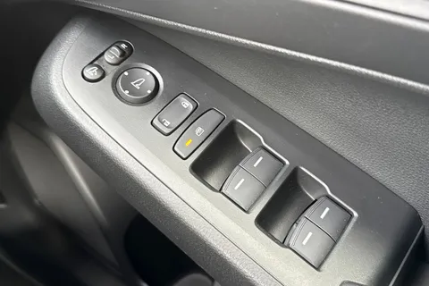 GY73WTC Honda HR-V 1.5 eHEV Elegance 5dr CVT Thumbnail #36