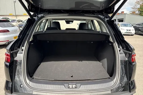 DU75UXX BYD Sealion 5 1.5 18.3kWh Design SUV 5dr Petrol Plug-in Hybrid CVT Auto Euro 6 (s/s) (212 ps) Thumbnail #10