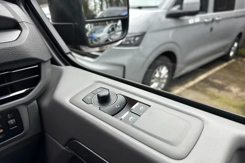 PK26TZS Volkswagen Transporter 2.0 TDI 150 Commerce Pro Kombi Van 4MOTION Auto Thumbnail #21