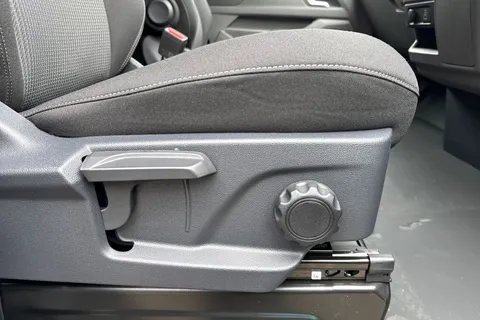 PK26TZS Volkswagen Transporter 2.0 TDI 150 Commerce Pro Kombi Van 4MOTION Auto Thumbnail #25