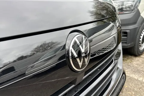 PK26TZS Volkswagen Transporter 2.0 TDI 150 Commerce Pro Kombi Van 4MOTION Auto Thumbnail #27