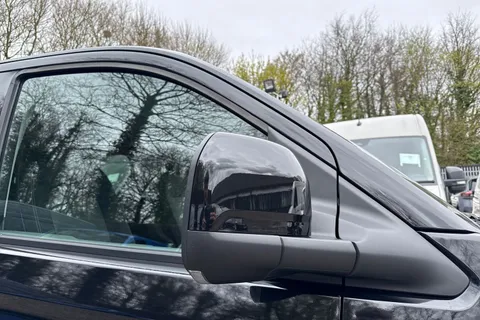 PK26TZS Volkswagen Transporter 2.0 TDI 150 Commerce Pro Kombi Van 4MOTION Auto Thumbnail #28