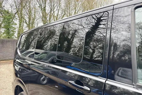 PK26TZS Volkswagen Transporter 2.0 TDI 150 Commerce Pro Kombi Van 4MOTION Auto Thumbnail #29