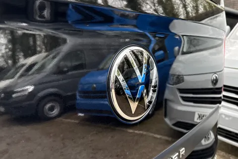 PK26TZS Volkswagen Transporter 2.0 TDI 150 Commerce Pro Kombi Van 4MOTION Auto Thumbnail #32