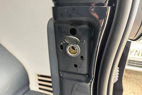 PK26TZS Volkswagen Transporter 2.0 TDI 150 Commerce Pro Kombi Van 4MOTION Auto Thumbnail #35