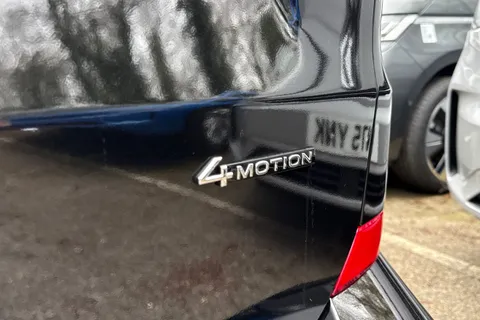 PK26TZS Volkswagen Transporter 2.0 TDI 150 Commerce Pro Kombi Van 4MOTION Auto Thumbnail #37