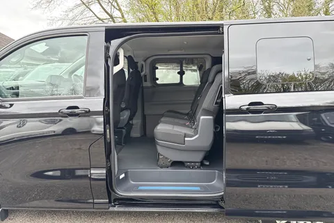 PK26TZS Volkswagen Transporter 2.0 TDI 150 Commerce Pro Kombi Van 4MOTION Auto Thumbnail #38