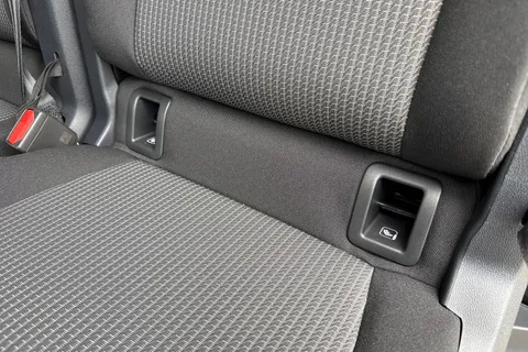 PK26TZS Volkswagen Transporter 2.0 TDI 150 Commerce Pro Kombi Van 4MOTION Auto Thumbnail #39