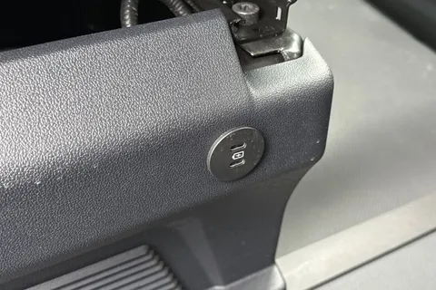 PK26TZS Volkswagen Transporter 2.0 TDI 150 Commerce Pro Kombi Van 4MOTION Auto Thumbnail #40