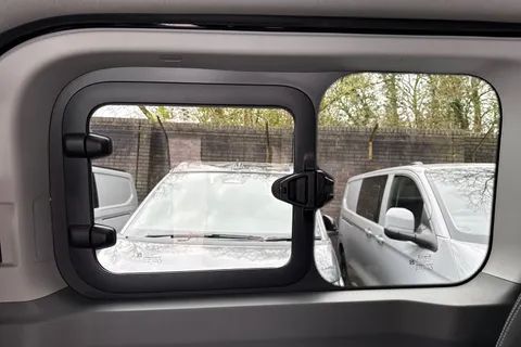 PK26TZS Volkswagen Transporter 2.0 TDI 150 Commerce Pro Kombi Van 4MOTION Auto Thumbnail #41