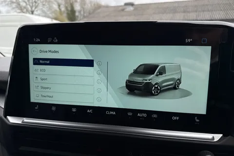 PK26TZS Volkswagen Transporter 2.0 TDI 150 Commerce Pro Kombi Van 4MOTION Auto Thumbnail #49