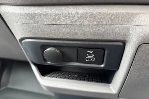 PK26UEB Volkswagen Transporter 2.0 TDI 150 Commerce Pro Van 4MOTION Auto Thumbnail #51
