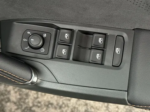 18 of 48 for CUPRA Leon 1.5 eTSI 150 V2 5dr ** DELIVERY MILEAGE**