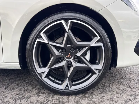 24 of 48 for CUPRA Leon 1.5 eTSI 150 V2 5dr ** DELIVERY MILEAGE**