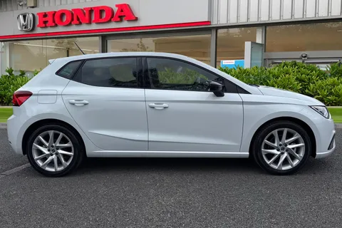 KR75YFX SEAT Ibiza 1.0 TSI FR DSG Euro 6 (s/s) 5dr Thumbnail #4