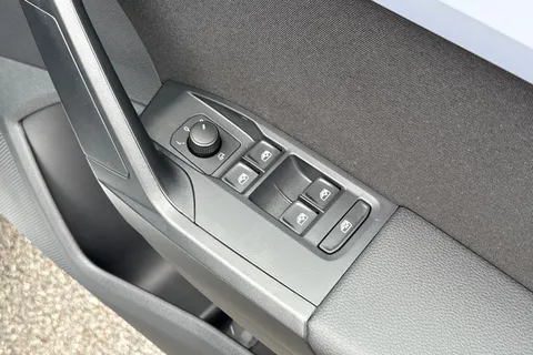 KR75YFX SEAT Ibiza 1.0 TSI FR DSG Euro 6 (s/s) 5dr Thumbnail #24