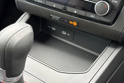 KR75YFX SEAT Ibiza 1.0 TSI FR DSG Euro 6 (s/s) 5dr Thumbnail #44