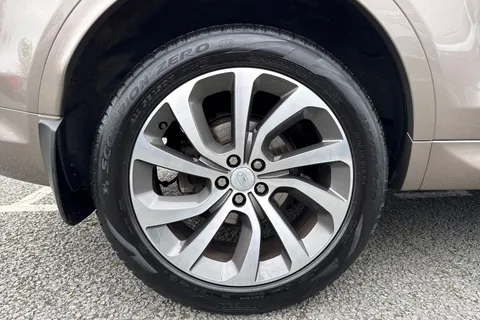 11 of 62 for Land Rover Discovery Sport 2.0 D200 MHEV R-Dynamic HSE Auto 4WD Euro 6 (s/s) 5dr