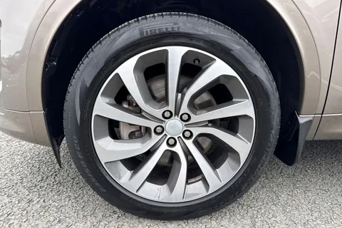 12 of 62 for Land Rover Discovery Sport 2.0 D200 MHEV R-Dynamic HSE Auto 4WD Euro 6 (s/s) 5dr