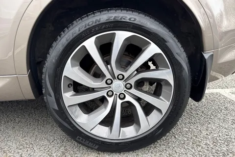 13 of 62 for Land Rover Discovery Sport 2.0 D200 MHEV R-Dynamic HSE Auto 4WD Euro 6 (s/s) 5dr