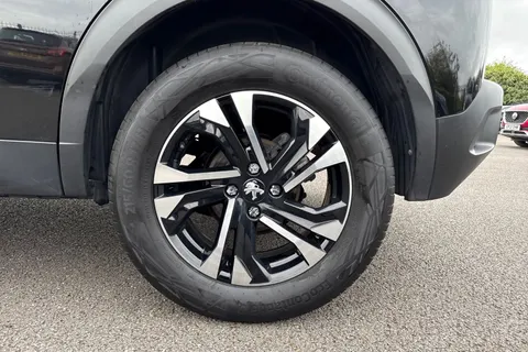 DE23ZGJ PEUGEOT 2008 1.2 PureTech Allure Premium + Euro 6 (s/s) 5dr Thumbnail #14