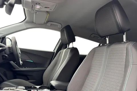 BG22DKY PEUGEOT e-2008 50kWh Allure Premium Auto 5dr (7kW Charger) Thumbnail #17