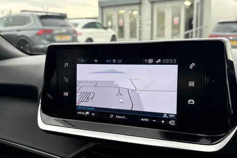 DE23ZGJ PEUGEOT 2008 1.2 PureTech Allure Premium + Euro 6 (s/s) 5dr Thumbnail #18