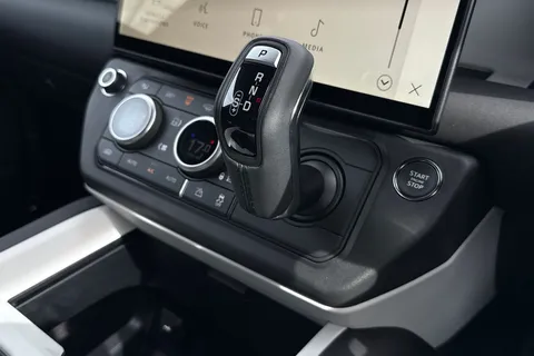  Land Rover Defender 110 3.0 D250 MHEV X-Dynamic SE Auto 4WD Euro 6 (s/s) 5dr Thumbnail #17