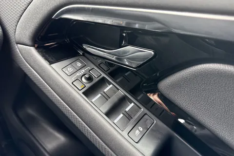 DX23RPV Land Rover Range Rover Evoque 2.0 D200 MHEV R-Dynamic S Auto 4WD Euro 6 (s/s) 5dr Thumbnail #22