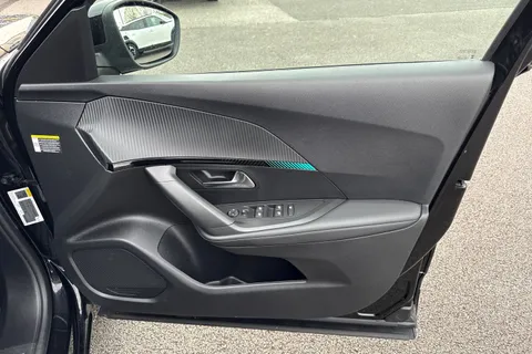 DE23ZGJ PEUGEOT 2008 1.2 PureTech Allure Premium + Euro 6 (s/s) 5dr Thumbnail #22