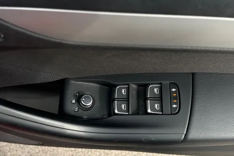 YY18RXH Audi Q3 1.4 TFSI CoD Sport Euro 6 (s/s) 5dr Thumbnail #22