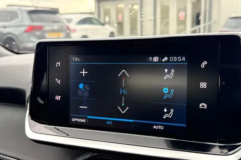 DE23ZGJ PEUGEOT 2008 1.2 PureTech Allure Premium + Euro 6 (s/s) 5dr Thumbnail #23