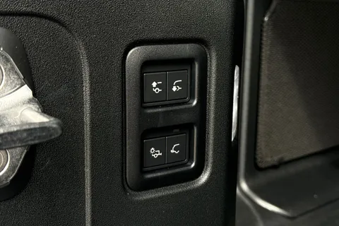  Land Rover Defender 110 3.0 D250 MHEV X-Dynamic SE Auto 4WD Euro 6 (s/s) 5dr Thumbnail #24