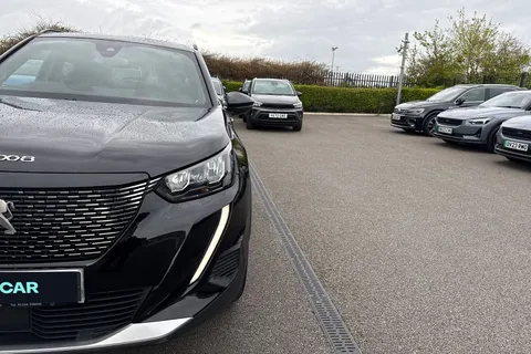 DE23ZGJ PEUGEOT 2008 1.2 PureTech Allure Premium + Euro 6 (s/s) 5dr Thumbnail #27