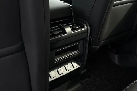  Land Rover Defender 110 3.0 D250 MHEV X-Dynamic SE Auto 4WD Euro 6 (s/s) 5dr Thumbnail #27