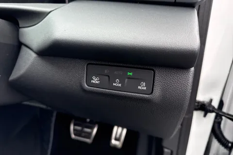  Volkswagen T-Roc 1.5 eTSI MHEV R-Line DSG Euro 6 (s/s) 5dr Thumbnail #30