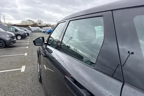 DX23RPV Land Rover Range Rover Evoque 2.0 D200 MHEV R-Dynamic S Auto 4WD Euro 6 (s/s) 5dr Thumbnail #33