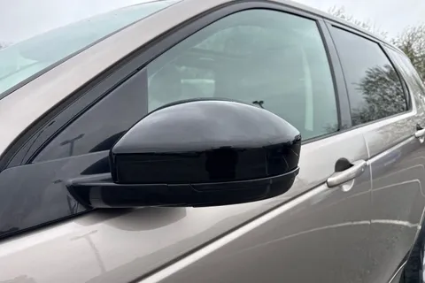 33 of 62 for Land Rover Discovery Sport 2.0 D200 MHEV R-Dynamic HSE Auto 4WD Euro 6 (s/s) 5dr