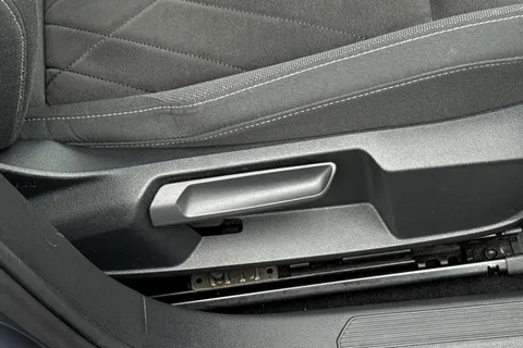 MJ70NLX Volkswagen Golf 1.5 TSI Style 5dr Thumbnail #36