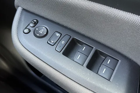 MV23UJF Honda Jazz 1.5 i-MMD Hybrid Crosstar EX 5dr eCVT Thumbnail #35