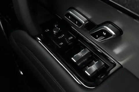  Land Rover Range Rover Sport 3.0 D300 MHEV Dynamic SE Auto 4WD Euro 6 (s/s) 5dr Thumbnail #33